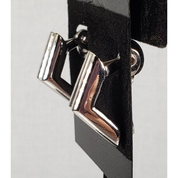 Vintage Signed Monet Architectural Geometric Ribbed Arch Clip On Earrings - Picture 8 of 15